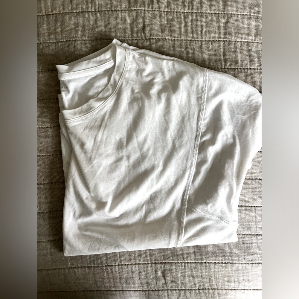 Lou & Grey performance T-shirt. Oversized fit